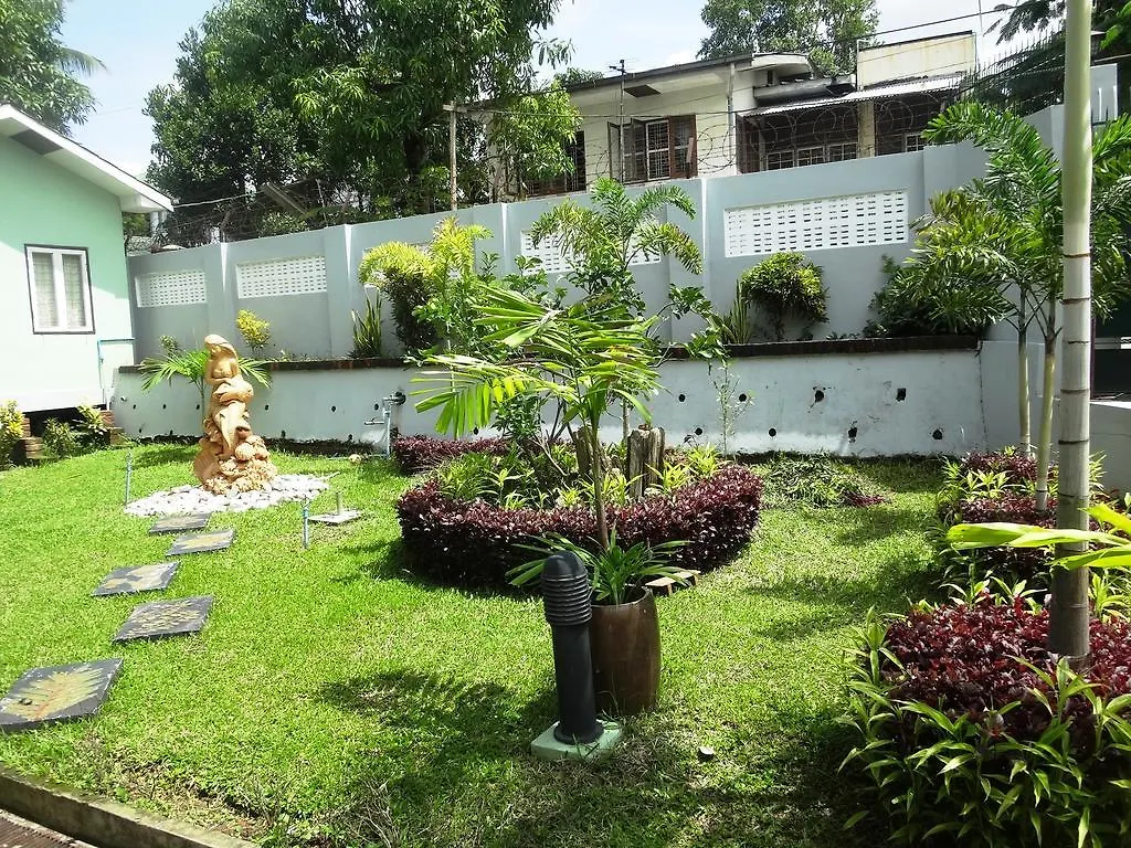 ** Gasthuis The Rock Villa Rangoon Myanmar