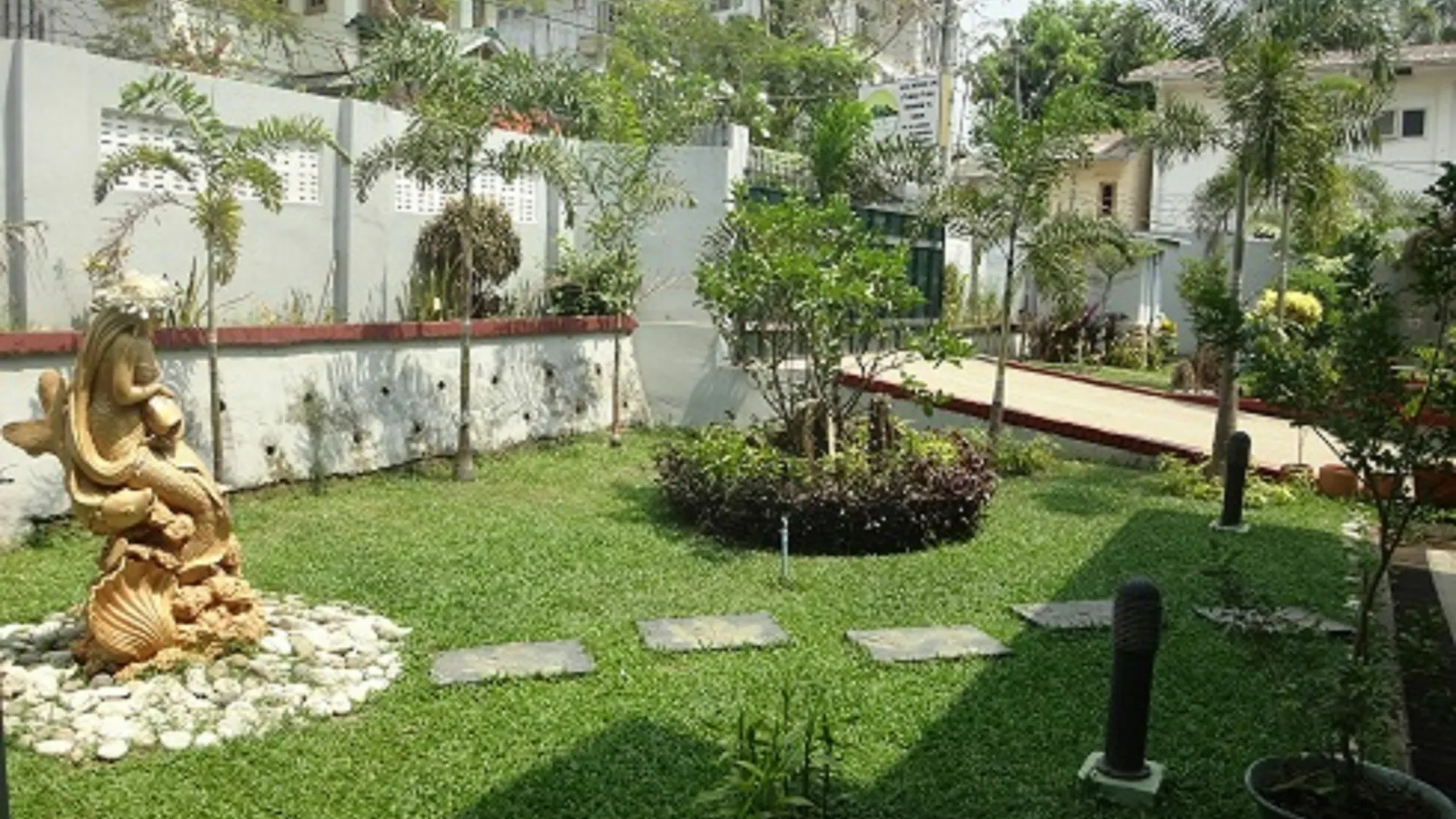 The Rock Villa Yangon 2*,